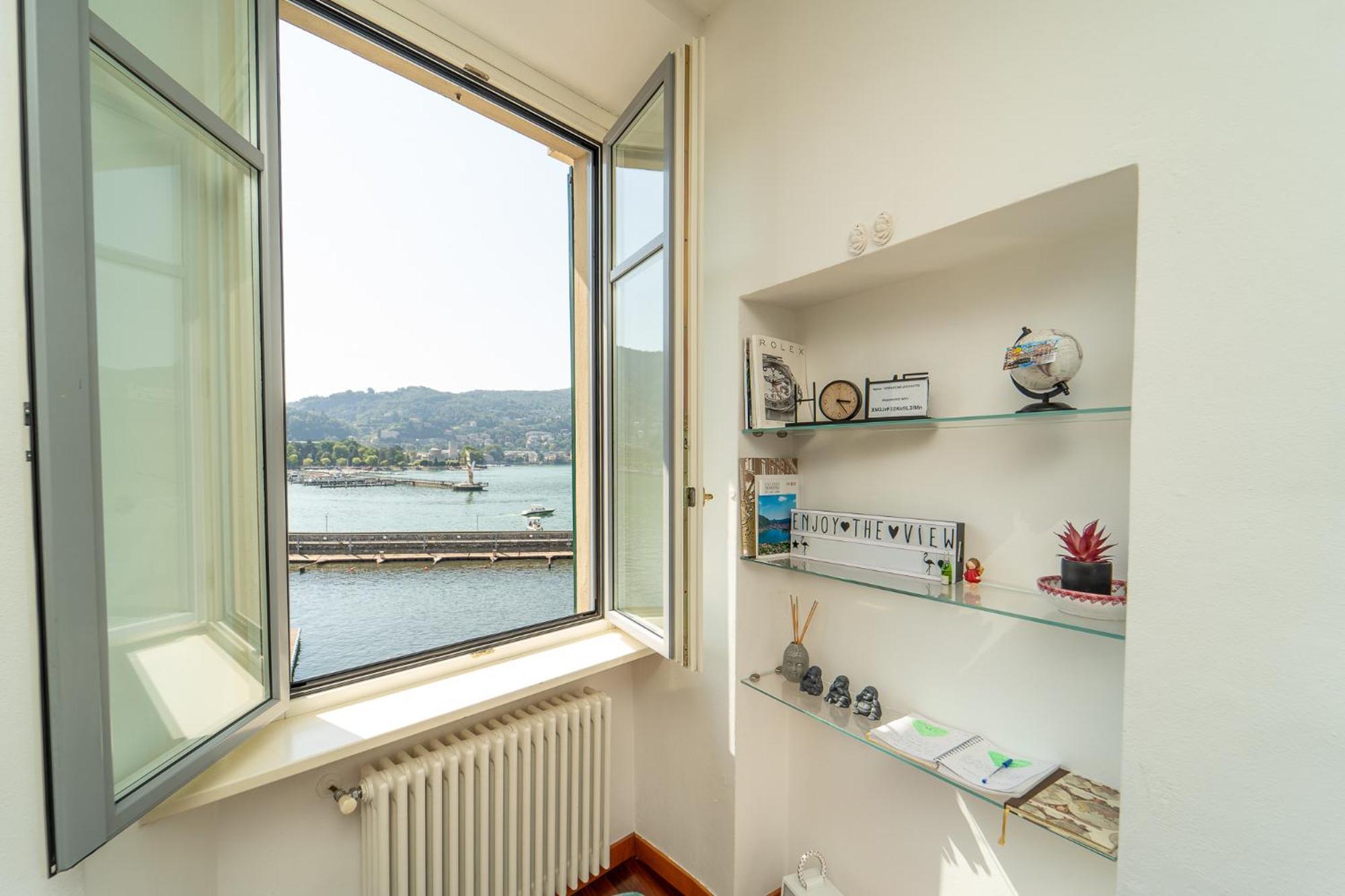 Appartamento Esclusivo Fronte Lago, In Centro A Como Con Garage Exterior foto
