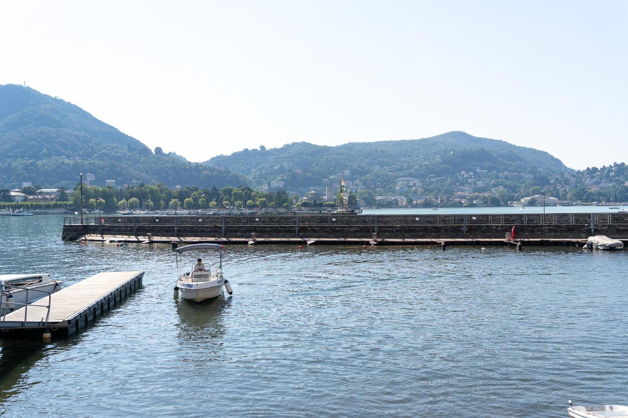 Appartamento Esclusivo Fronte Lago, In Centro A Como Con Garage Exterior foto