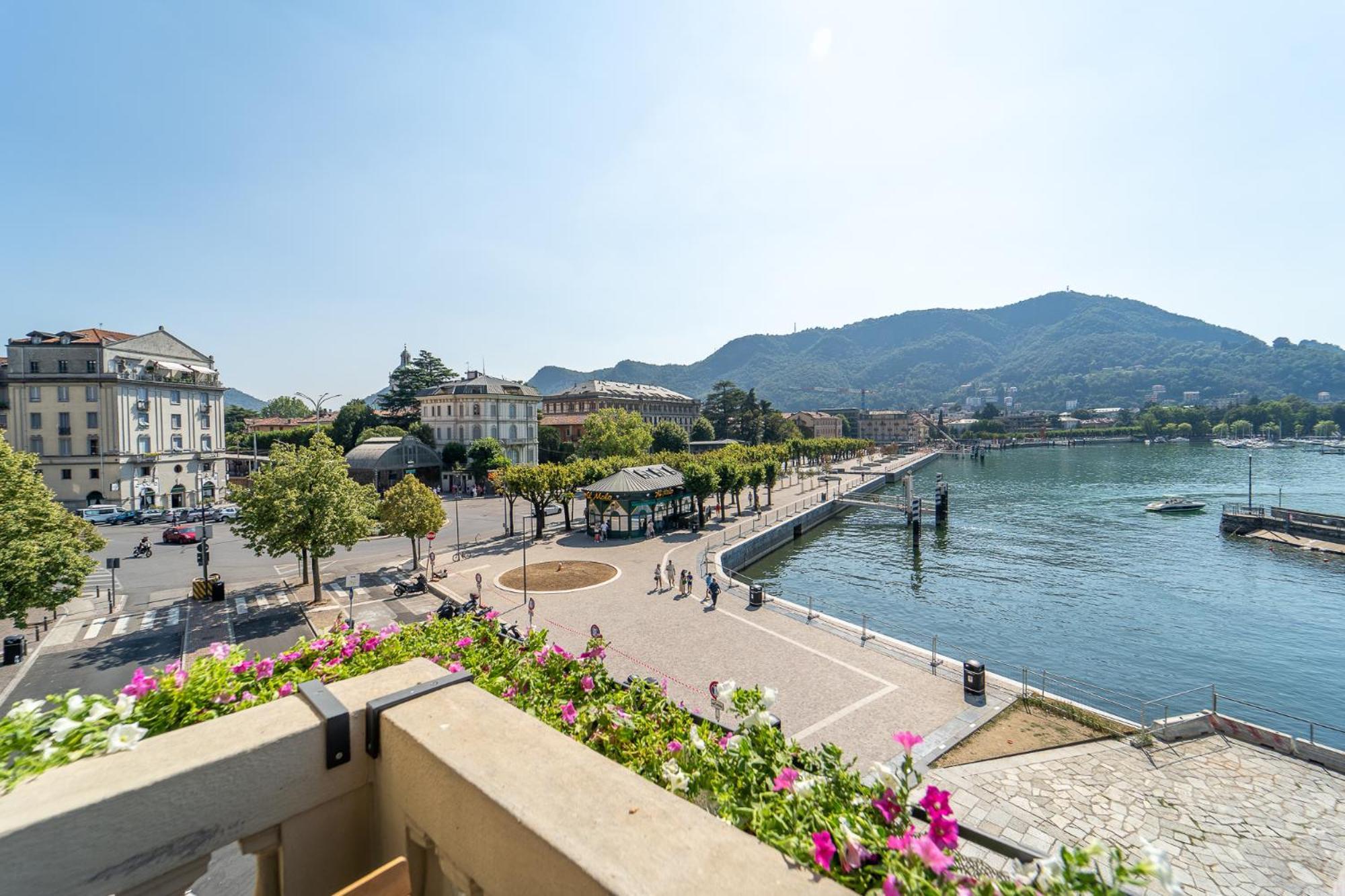 Appartamento Esclusivo Fronte Lago, In Centro A Como Con Garage Exterior foto